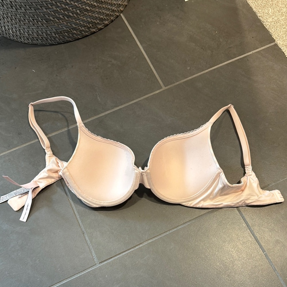 Victoria's Secret Perfect Shape Push Up Smooth Bra - Picture 2 of 3